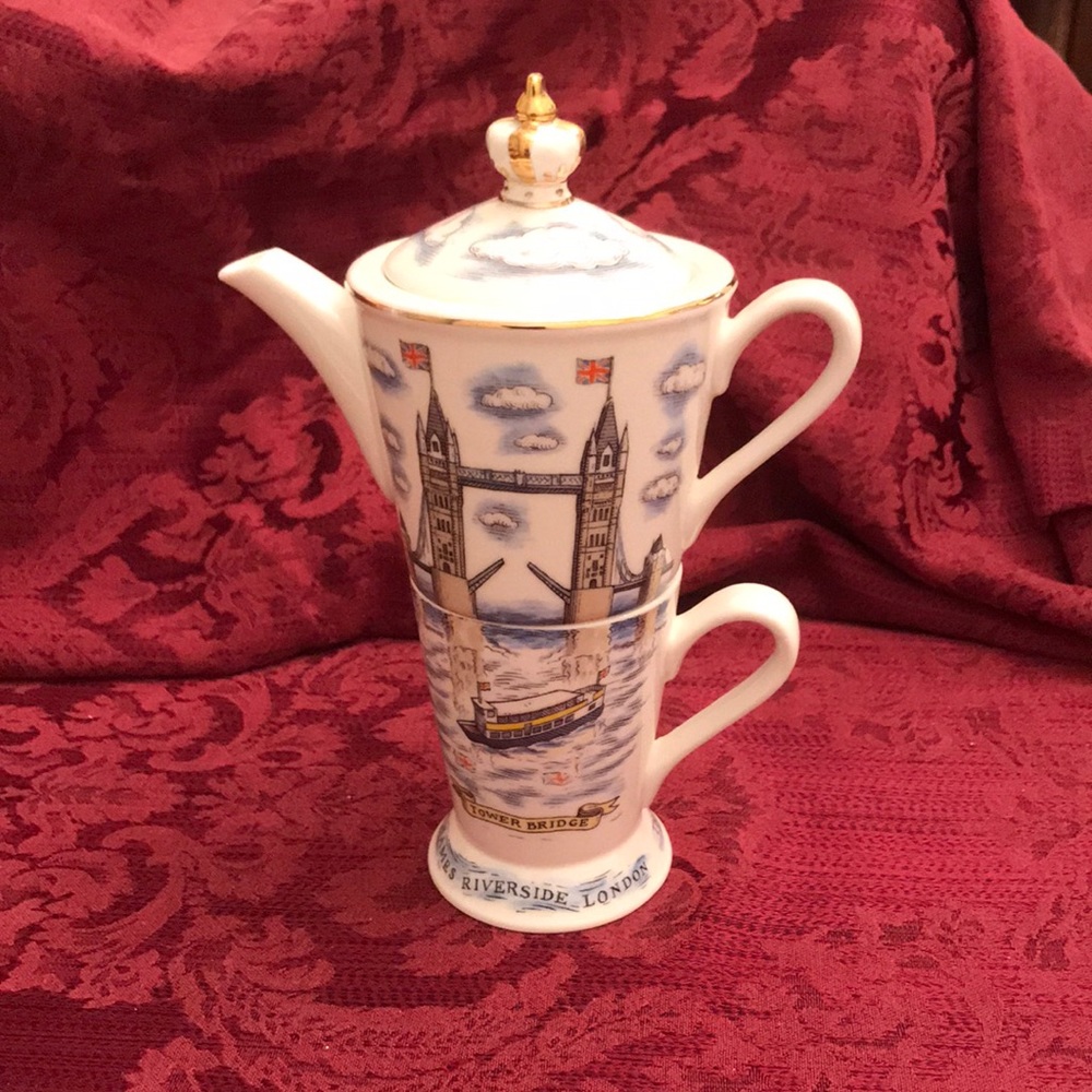 The Tower and Albert Bridges Single Teapot and Cup - Picture 2 of 12